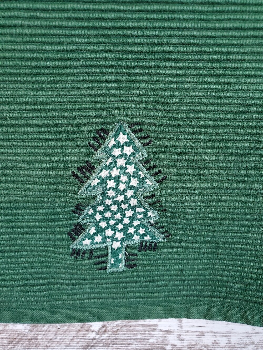 Reversible Green Ribbed Tree Table Runner Rustic Cabin Holiday Decor - Picture 4 of 11